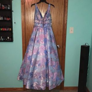 Gorgeous floral prom dress!!!